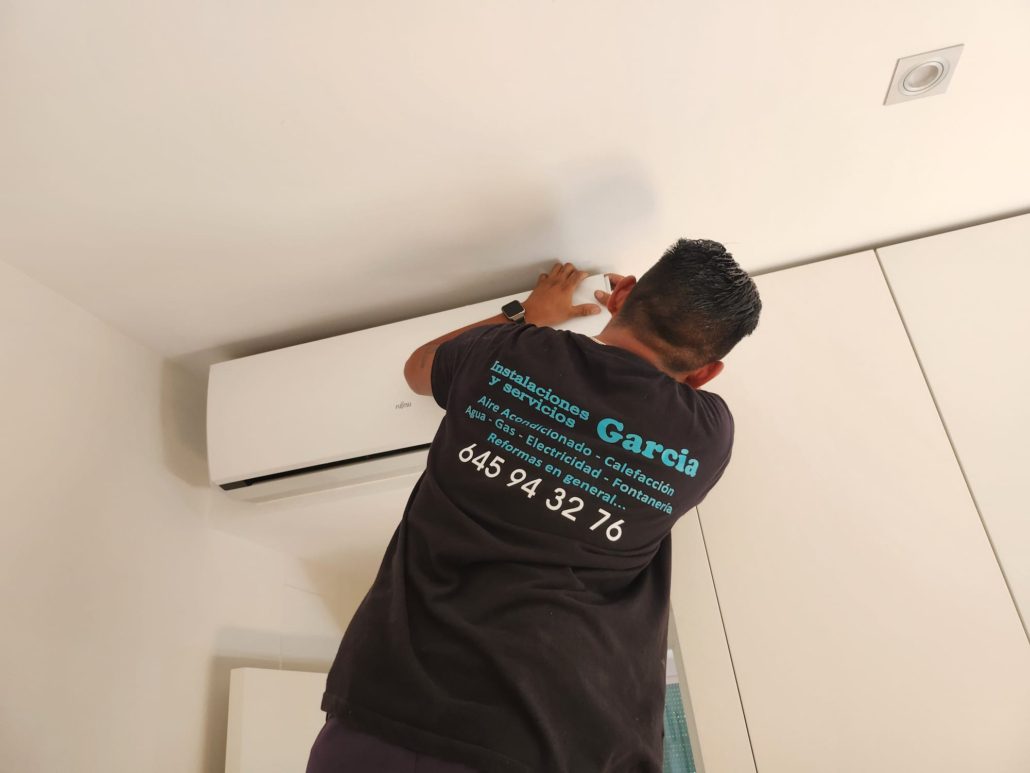 Servicio de mantenimiento de aire acondicionado Servicio de mantenimiento de aire acondicionado