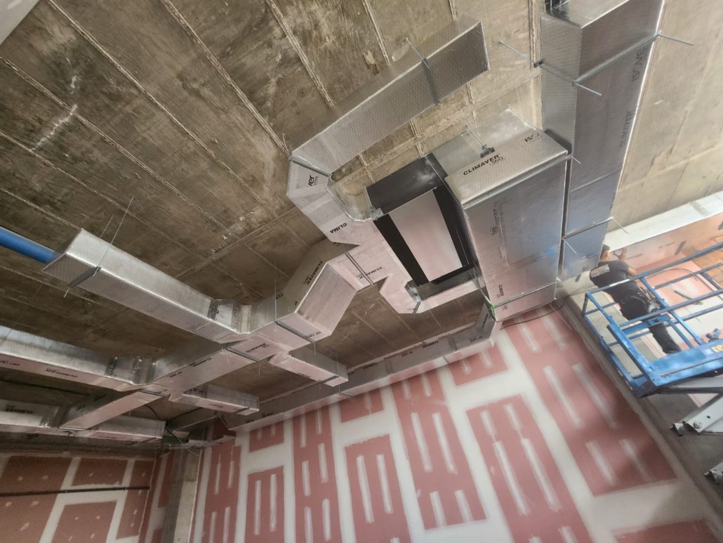 Empresa especializada en montaje de conductos para ventilaciones de fibra y chapa Empresa especializada en montaje de conductos para ventilaciones de fibra y chapa